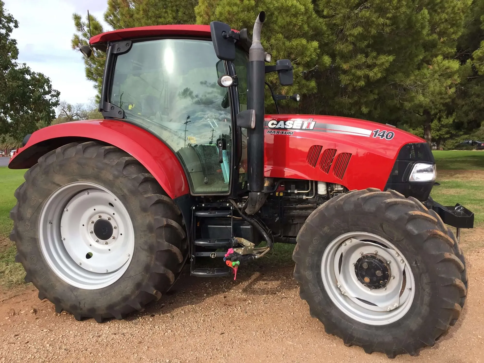 Case IH Maxxum 140 — трактори